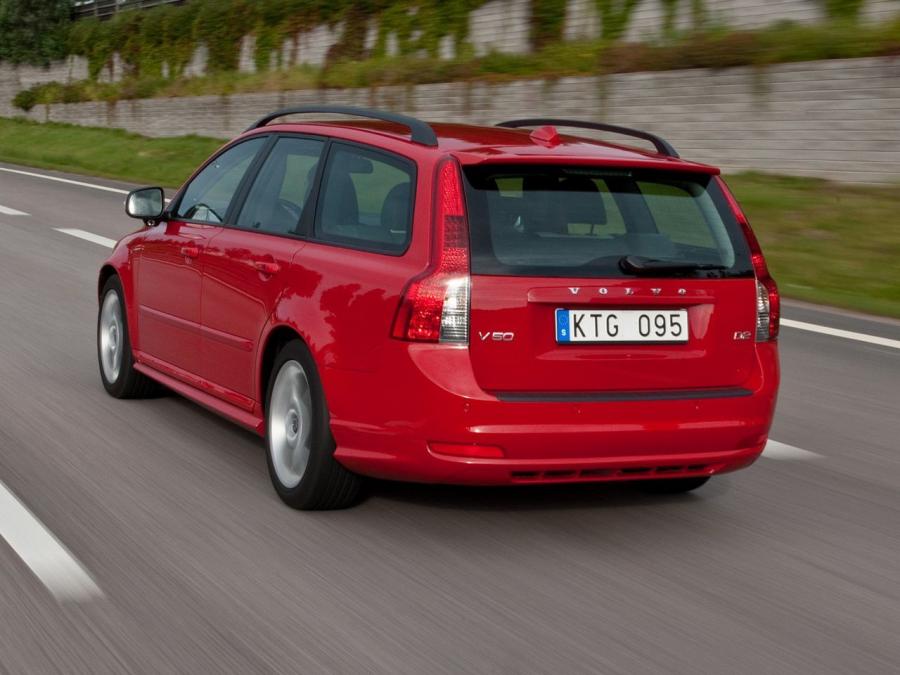  Volvo V50 R-Design 2010 года  (фото 2 из 8)